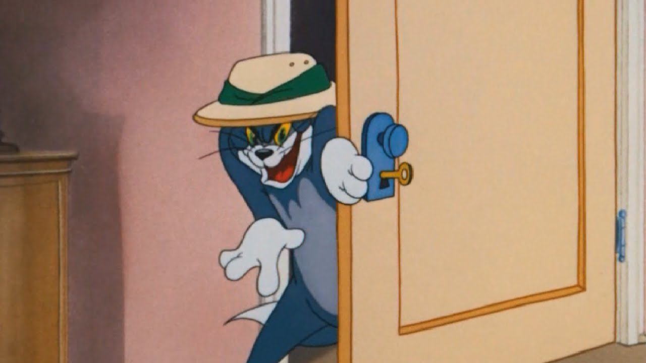 Том и Джерри том открывает дверь